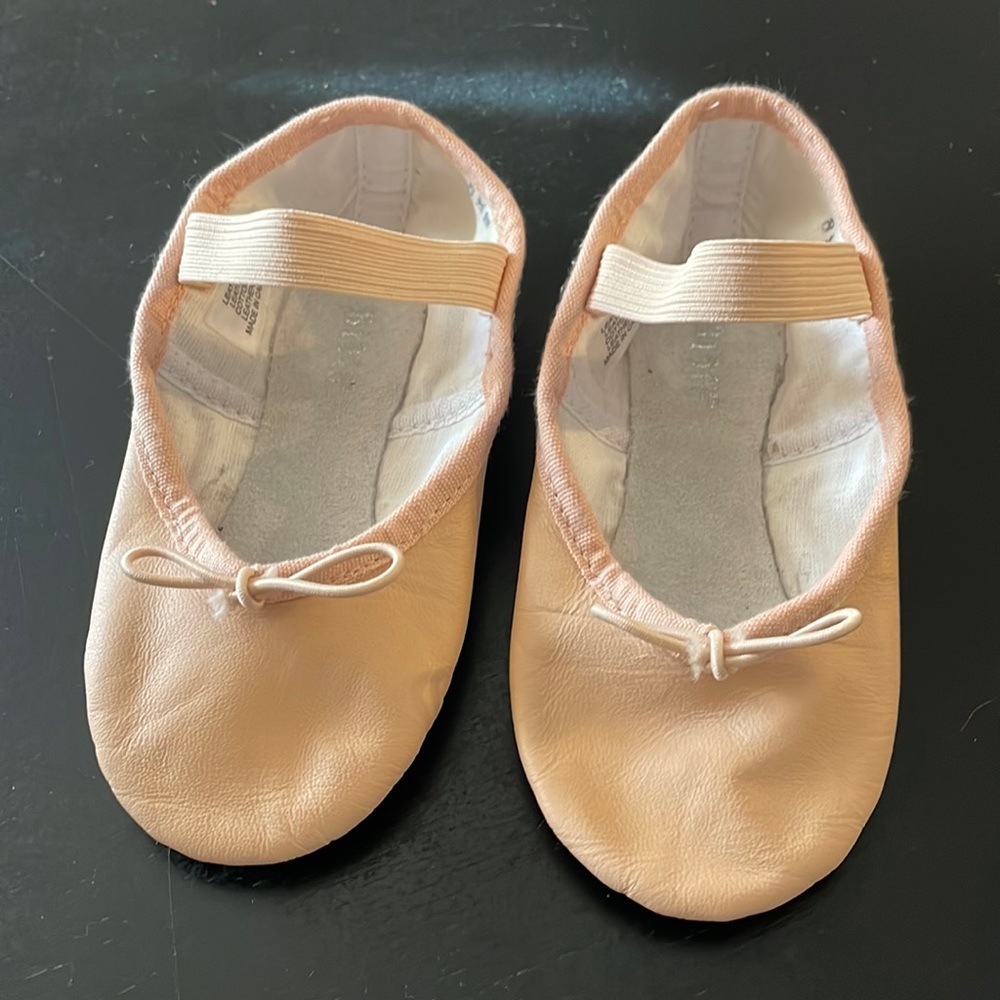 Bloch leather ballet slipper. Perfect condition. Worn twice.